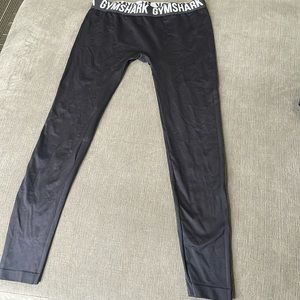 Gym shark leggings